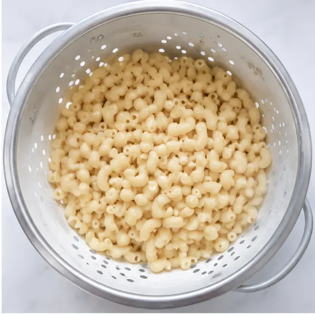 Step 2: Draining the cooked elbow macaroni