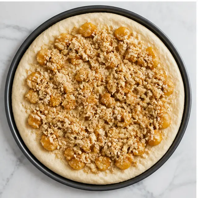 Step 3: Assembling the pizza with filling and streusel