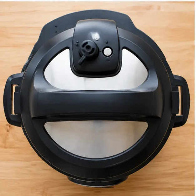 Locking the lid and sealing the valve for high-pressure cooking